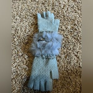 New with tags women’s gray fingerless winter gloves